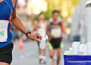 Warto zapoznać się z radami doświadczonych biegaczy, którzy dobrze wiedzą jak przygotować się do maratonu Rady przed maratonem