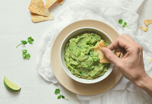 Pasta a’la guacamole z jajkiem