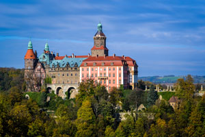 Zamek Książ posiada ponad 400 pomieszczeń i jest trzecim największym zamkiem w Polsce. Zamek Książ
