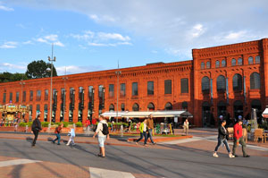 Centrum Handlowe Manufaktura to kompleks, który zaskoczy różnorodnością atrakcji. Centrum Handlowe Manufaktura