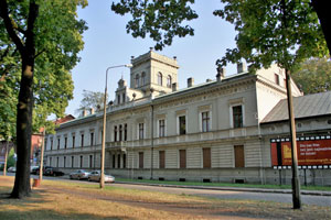 Odwiedzając Muzeum Kinematografii dzieci mogą dowiedzieć się wielu ciekawych rzeczy na temat historii polskiego kina. Muzeum Kinematografii
