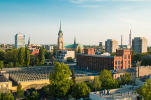 Wcześniej miasto kojarzone było z przemysłem włókienniczym, teraz jest ważnym ośrodkiem przemysłowym i biznesowym. Miasto Łódź