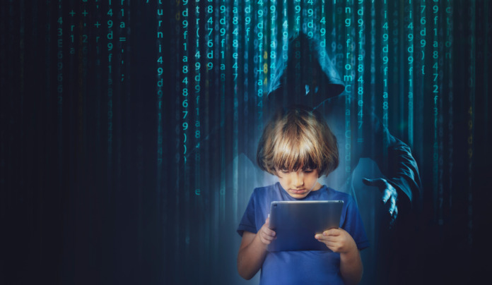 W Internecie czyha na dzieci mnóstwo zagrożeń Zagrożenia online - dzieci