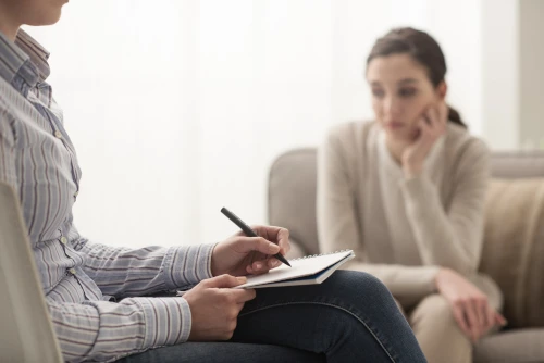 W przypadku podejrzenia depresji młodzieńczej należy udać się psychologa lub psychiatry Depresja młodzieńcza - diagnoza